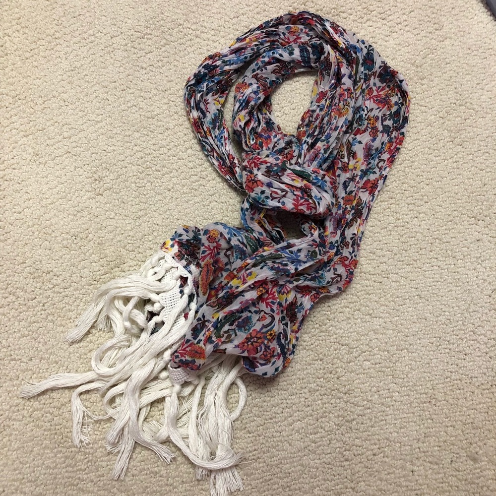AMERICAN EAGLE Floral Fringe Scarf